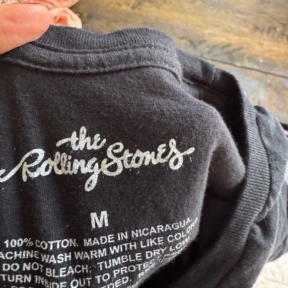 Rolling Stones Rock Tee North American tour size medium black color way - Picture 4 of 4